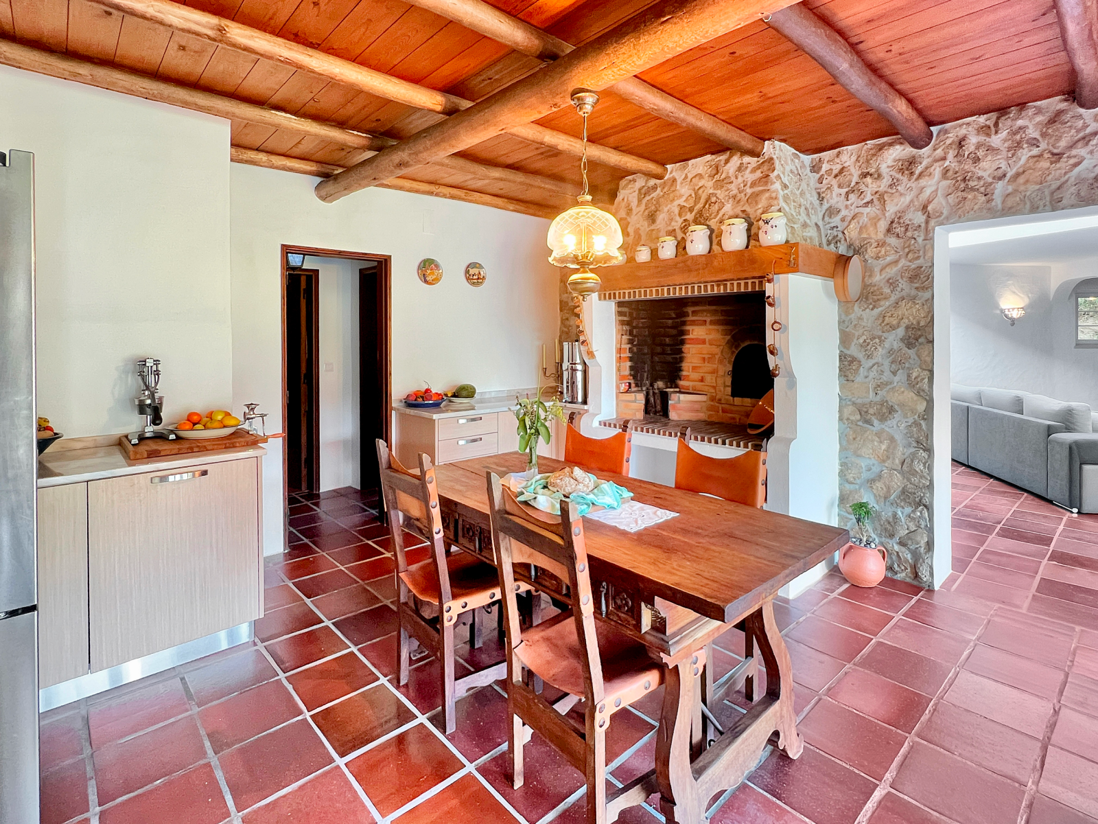 f6ba12a42ea7e0f7315e42bc438b1d9f-1