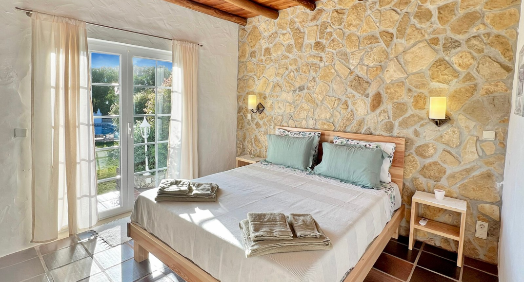 f6ba12a42ea7e0f7315e42bc438b1d9f-3